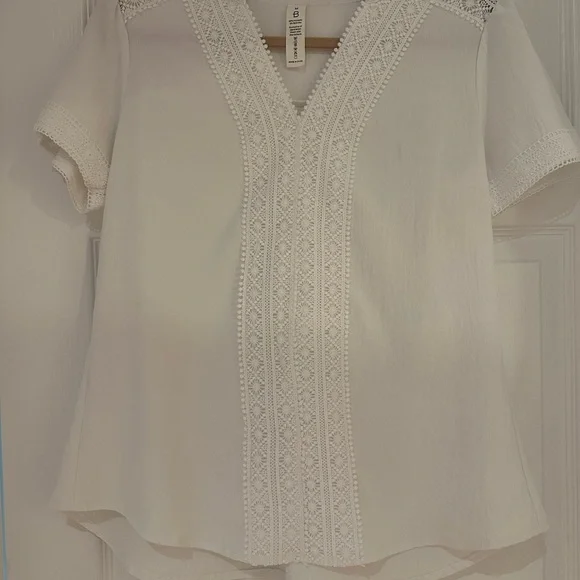 Elegant White Lace Trim Blouse - Picture 1 of 4
